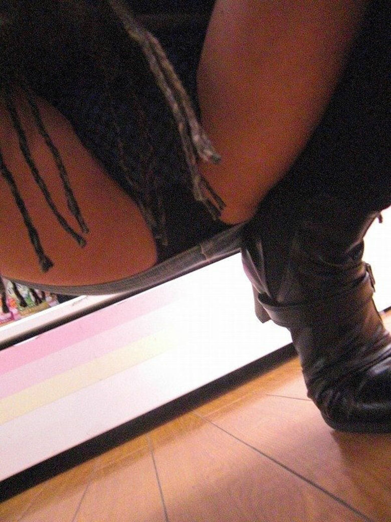 ぱんちら画像140枚！太ももやパンツが抜ける街撮りのミニスカパンチラエロ画像!!092枚目