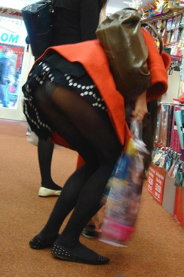 ぱんちら画像140枚！太ももやパンツが抜ける街撮りのミニスカパンチラエロ画像!!112枚目