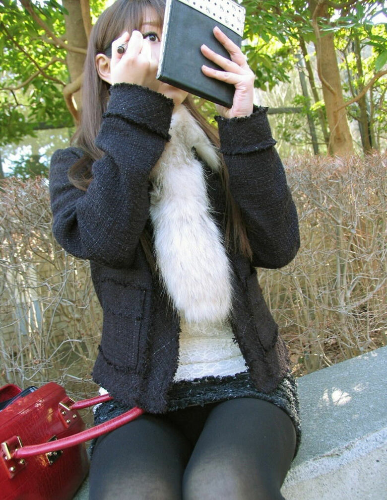 ぱんちら画像140枚！太ももやパンツが抜ける街撮りのミニスカパンチラエロ画像!!119枚目