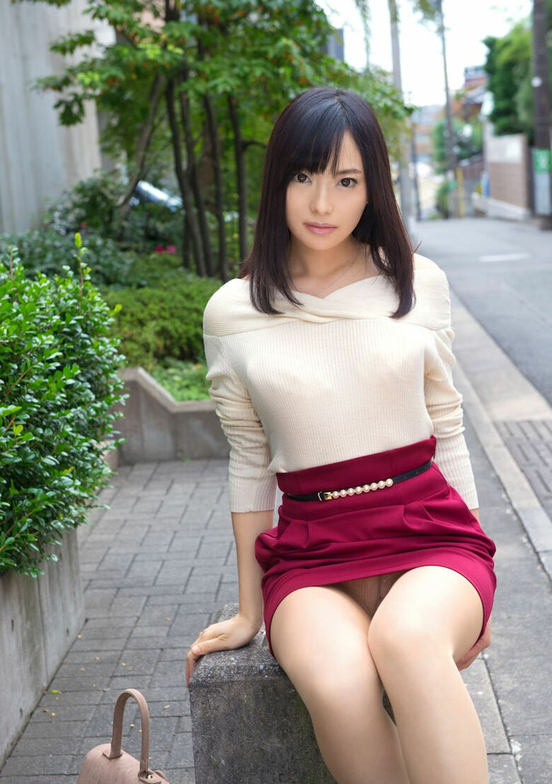 ぱんちら画像140枚！太ももやパンツが抜ける街撮りのミニスカパンチラエロ画像!!123枚目