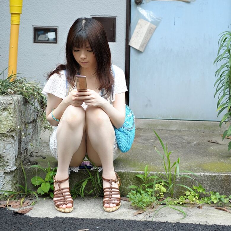 ぱんちら画像140枚！太ももやパンツが抜ける街撮りのミニスカパンチラエロ画像!!129枚目