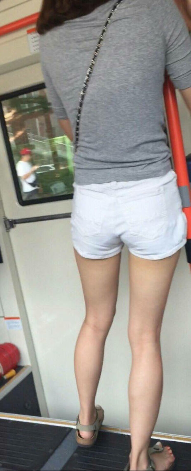 ミニスカ パンチラ画像だぜ!盗撮太ももや生足も超エロいけど、やっぱりパンツが最高です♡【動画あり】103枚目