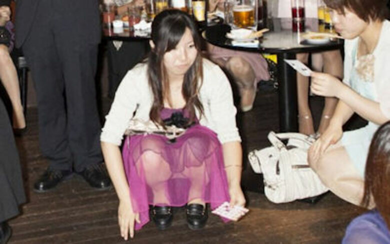 ぱんちら画像115枚!ドレスアップからのパンツがセクシーなパーティードレスパンチラをまとめてみた!!019枚目