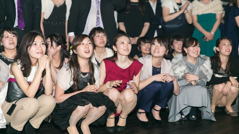 ぱんちら画像115枚!ドレスアップからのパンツがセクシーなパーティードレスパンチラをまとめてみた!!036枚目