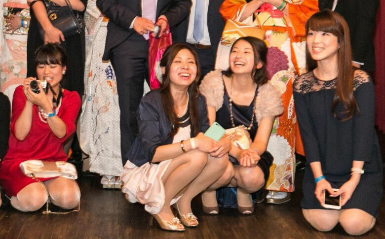 ぱんちら画像115枚!ドレスアップからのパンツがセクシーなパーティードレスパンチラをまとめてみた!!041枚目