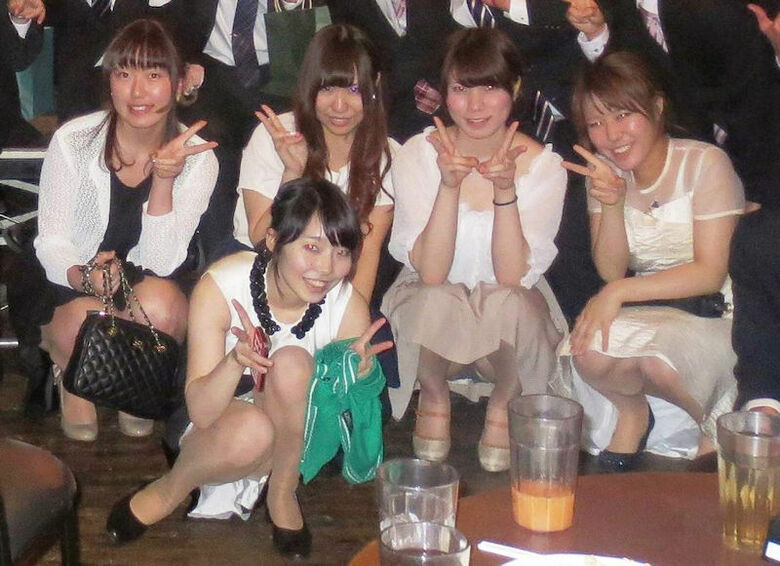 ぱんちら画像115枚!ドレスアップからのパンツがセクシーなパーティードレスパンチラをまとめてみた!!054枚目