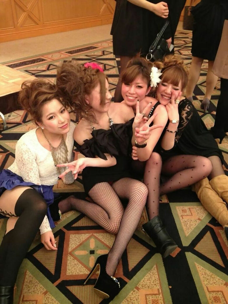 ぱんちら画像115枚!ドレスアップからのパンツがセクシーなパーティードレスパンチラをまとめてみた!!067枚目