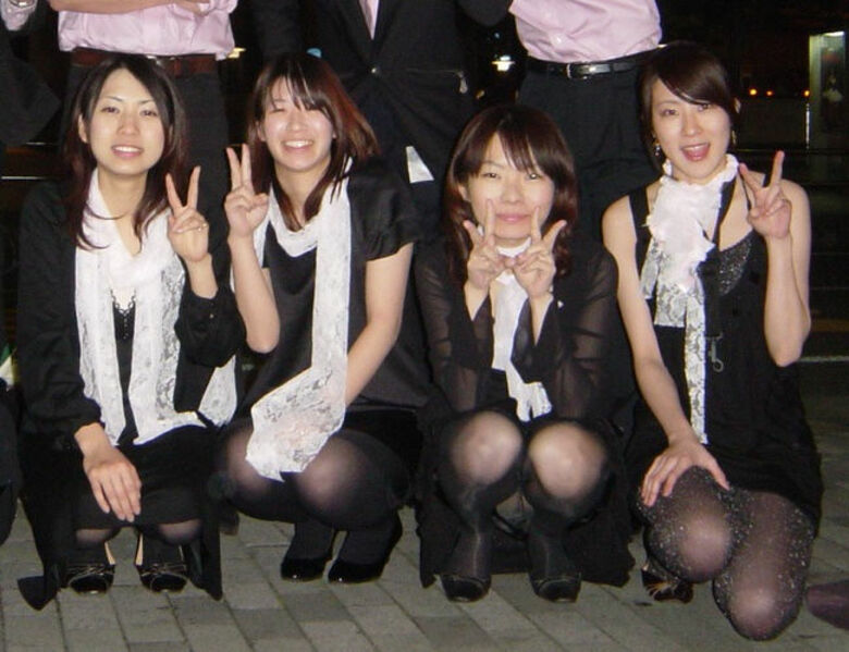ぱんちら画像115枚!ドレスアップからのパンツがセクシーなパーティードレスパンチラをまとめてみた!!071枚目