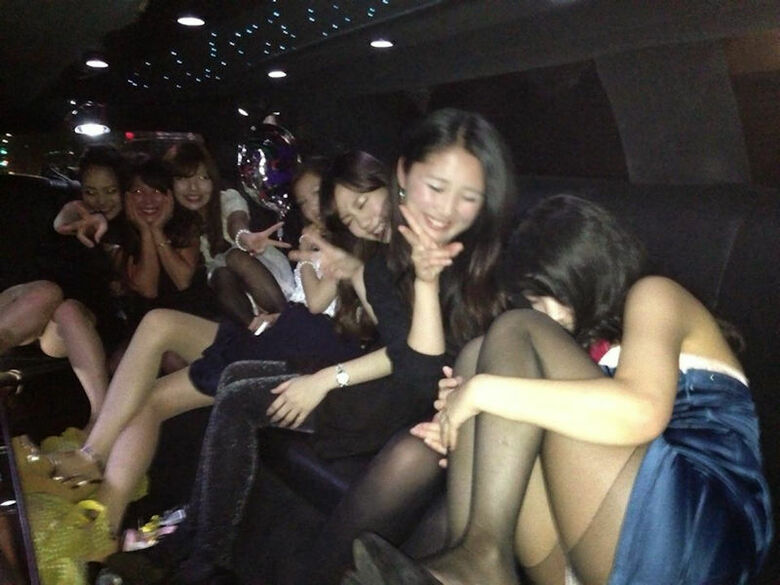 ぱんちら画像115枚!ドレスアップからのパンツがセクシーなパーティードレスパンチラをまとめてみた!!083枚目