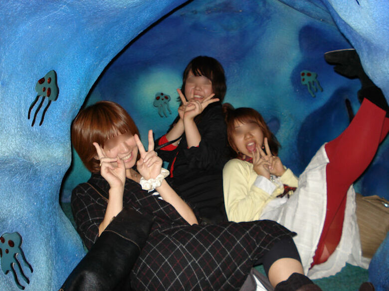 ぱんちら画像66枚！パンツくらい見えても気にしない♡エッチなギャルのパンチラピース画像をまとてみたぜ!!030枚目