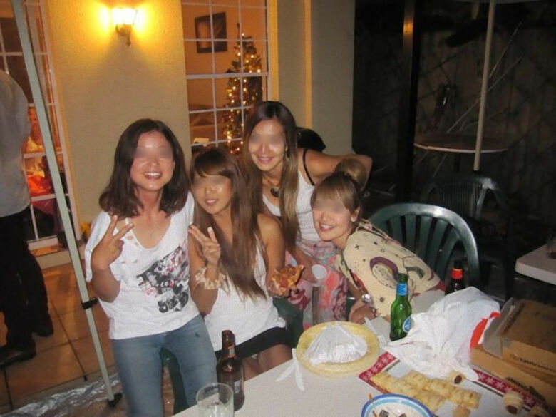 ぱんちら画像66枚！パンツくらい見えても気にしない♡エッチなギャルのパンチラピース画像をまとてみたぜ!!031枚目