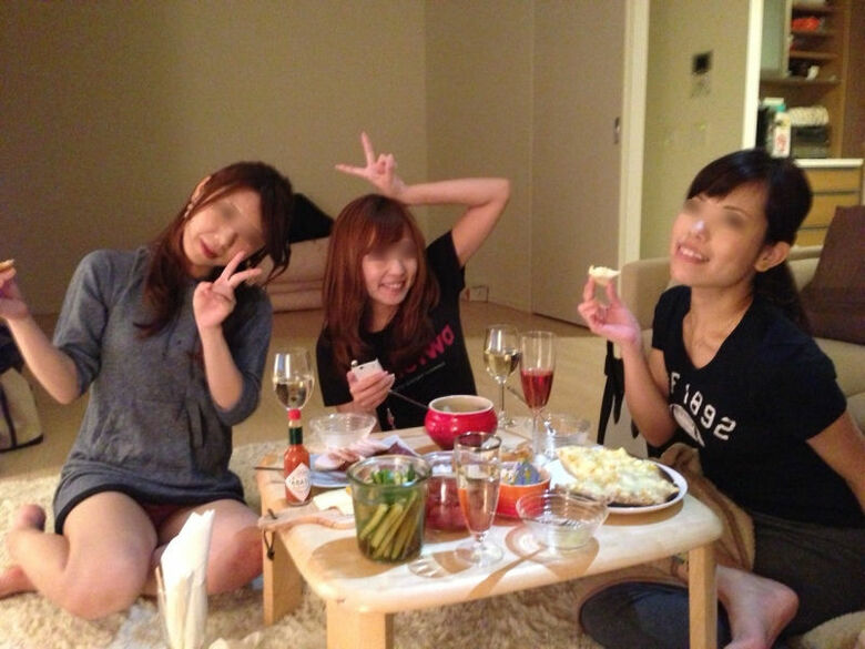 ぱんちら画像66枚！パンツくらい見えても気にしない♡エッチなギャルのパンチラピース画像をまとてみたぜ!!032枚目