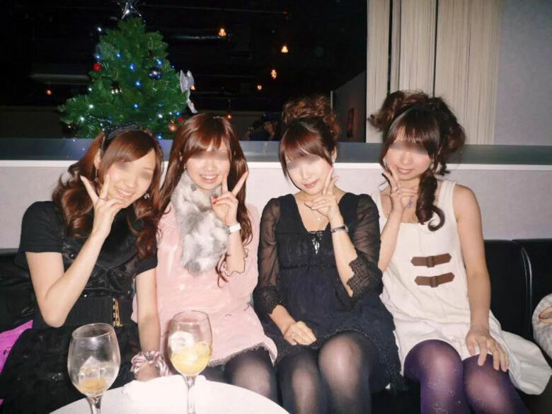 ぱんちら画像66枚！パンツくらい見えても気にしない♡エッチなギャルのパンチラピース画像をまとてみたぜ!!036枚目