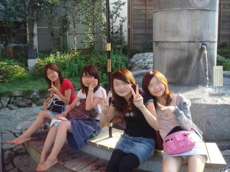 ぱんちら画像66枚！パンツくらい見えても気にしない♡エッチなギャルのパンチラピース画像をまとてみたぜ!!038枚目