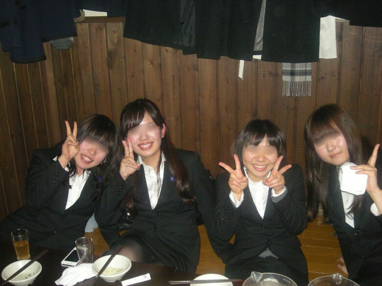 ぱんちら画像66枚！パンツくらい見えても気にしない♡エッチなギャルのパンチラピース画像をまとてみたぜ!!039枚目