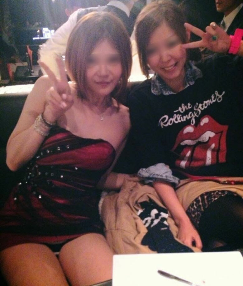 ぱんちら画像66枚！パンツくらい見えても気にしない♡エッチなギャルのパンチラピース画像をまとてみたぜ!!040枚目