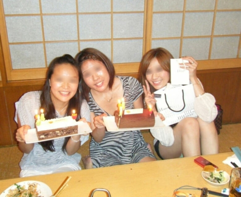 ぱんちら画像66枚！パンツくらい見えても気にしない♡エッチなギャルのパンチラピース画像をまとてみたぜ!!045枚目