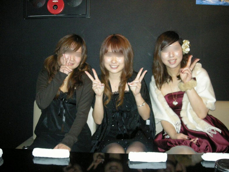 ぱんちら画像66枚！パンツくらい見えても気にしない♡エッチなギャルのパンチラピース画像をまとてみたぜ!!047枚目