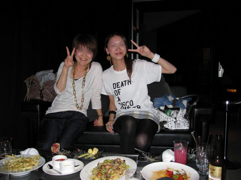 ぱんちら画像66枚！パンツくらい見えても気にしない♡エッチなギャルのパンチラピース画像をまとてみたぜ!!052枚目