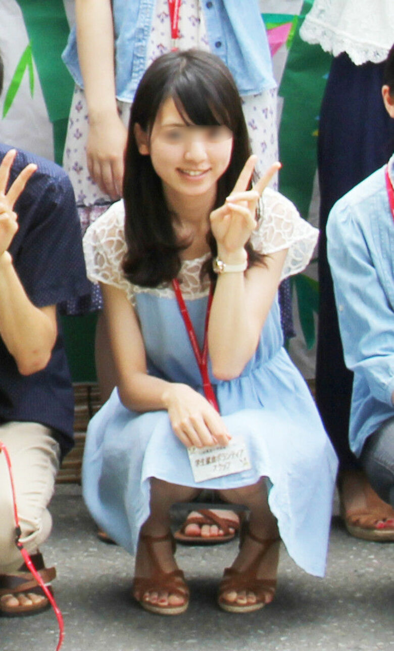 ぱんちら画像66枚！パンツくらい見えても気にしない♡エッチなギャルのパンチラピース画像をまとてみたぜ!!053枚目