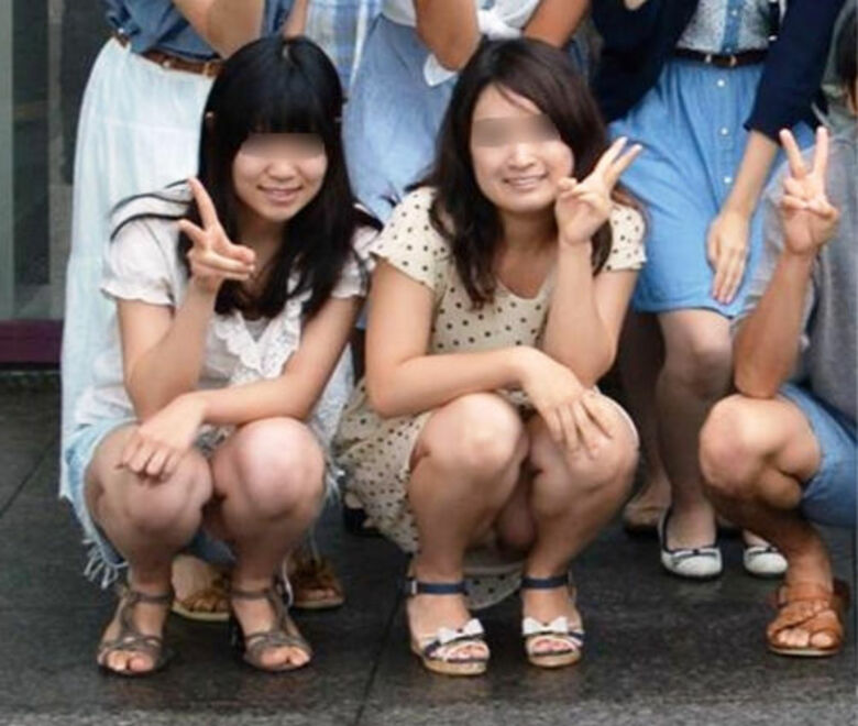 ぱんちら画像66枚！パンツくらい見えても気にしない♡エッチなギャルのパンチラピース画像をまとてみたぜ!!055枚目