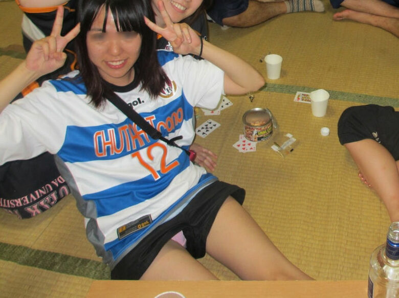 ぱんちら画像66枚！パンツくらい見えても気にしない♡エッチなギャルのパンチラピース画像をまとてみたぜ!!058枚目