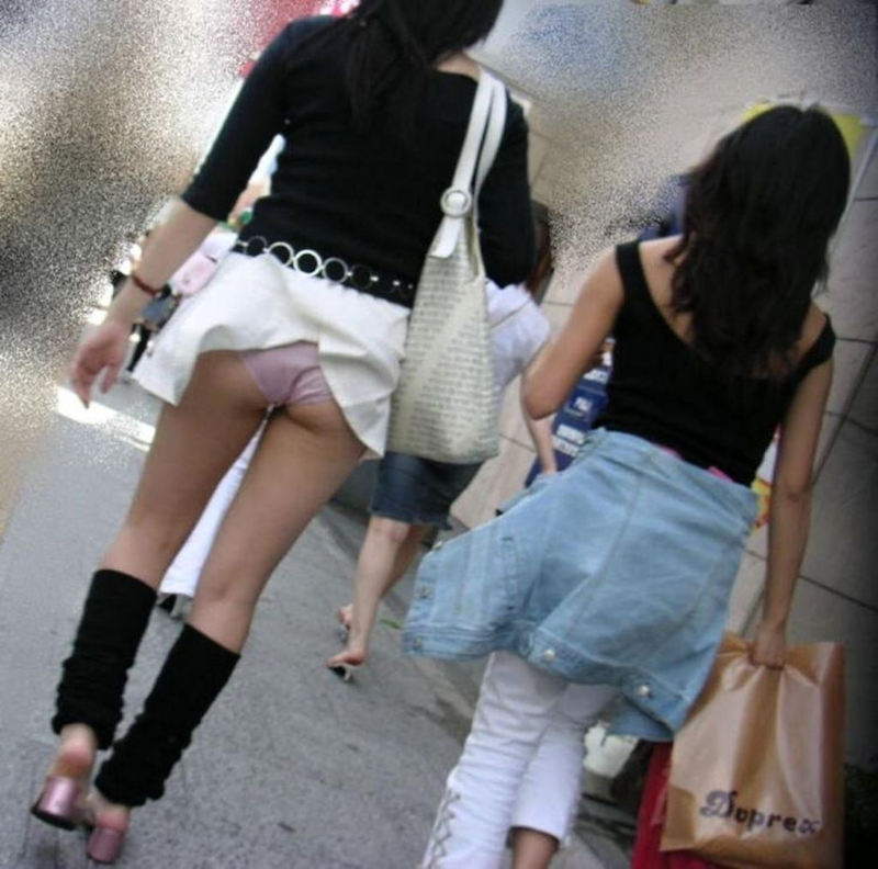 素人 パンチラエロ画像！ガチでリアル❤️シチュエーション別にまとめてみたぜ!!073枚目