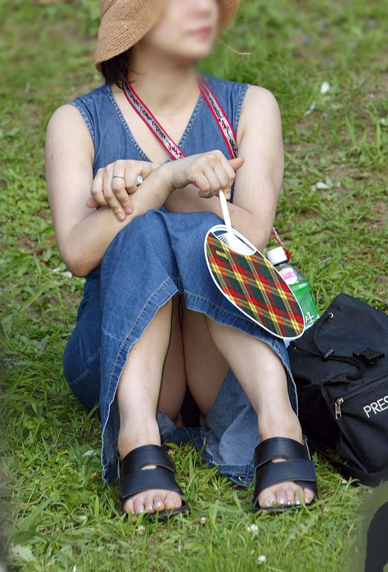 素人 パンチラエロ画像！ガチでリアル❤️シチュエーション別にまとめてみたぜ!!082枚目