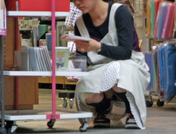 ハミパンや食い込み お尻がエッチな店員の盗撮パンチラエロ画像54枚018枚目