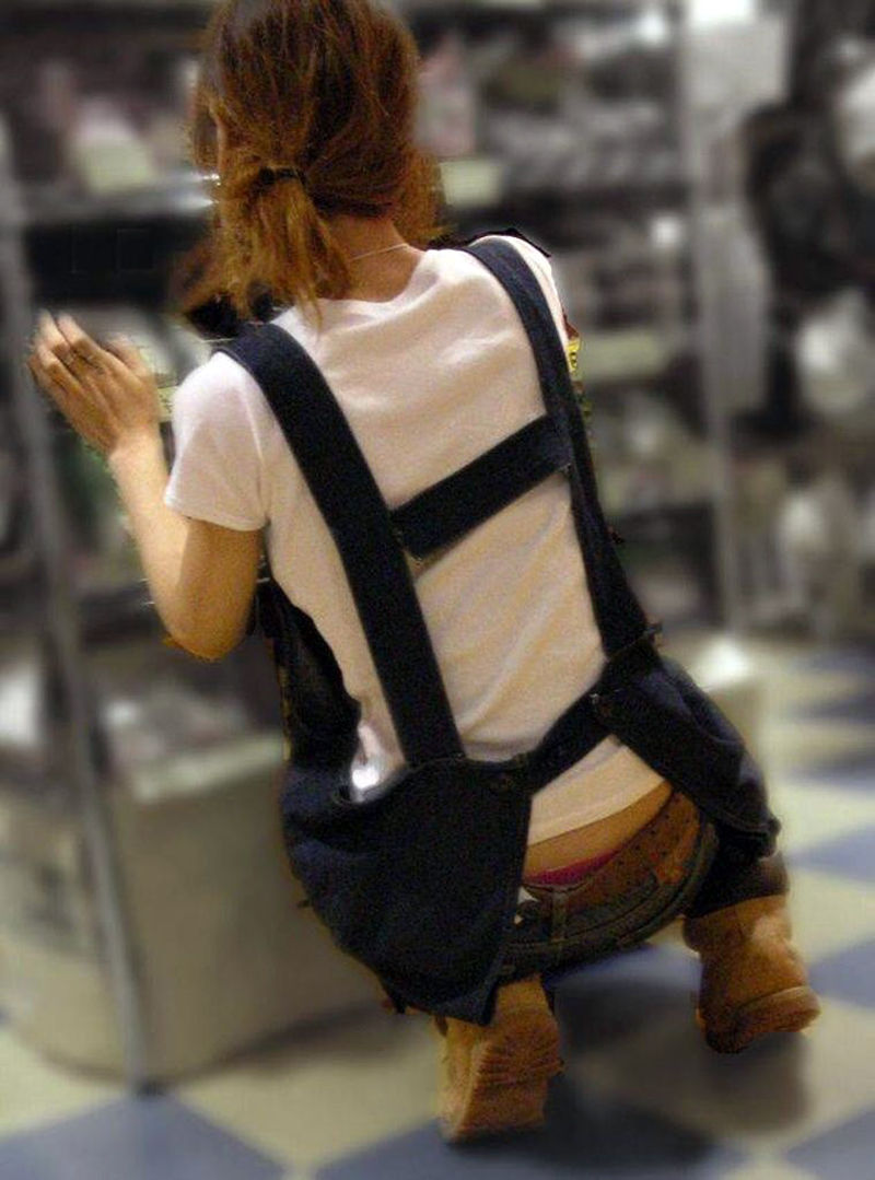 ハミパンや食い込み お尻がエッチな店員の盗撮パンチラエロ画像54枚044枚目
