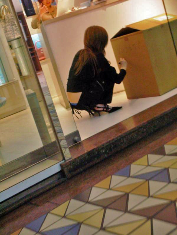 ハミパンや食い込み お尻がエッチな店員の盗撮パンチラエロ画像54枚049枚目