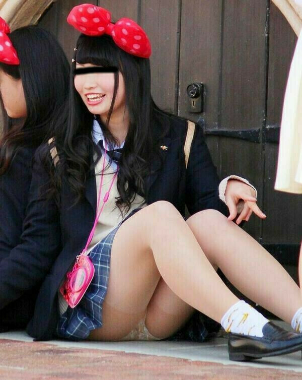 下着ディズニー エロ画像だぜ!夢の国で露出?パンチラに興奮するのはオイラだけじゃないはず♡002