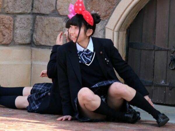下着ディズニー エロ画像だぜ!夢の国で露出?パンチラに興奮するのはオイラだけじゃないはず♡003