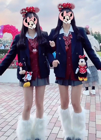下着ディズニー エロ画像だぜ!夢の国で露出?パンチラに興奮するのはオイラだけじゃないはず♡005
