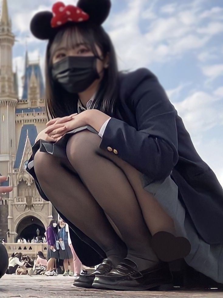 下着ディズニー エロ画像だぜ!夢の国で露出?パンチラに興奮するのはオイラだけじゃないはず♡010