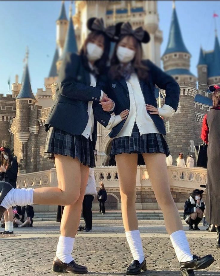 下着ディズニー エロ画像だぜ!夢の国で露出?パンチラに興奮するのはオイラだけじゃないはず♡011