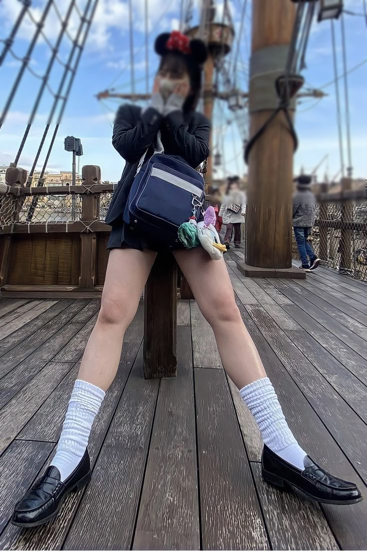 下着ディズニー エロ画像だぜ!夢の国で露出?パンチラに興奮するのはオイラだけじゃないはず♡014