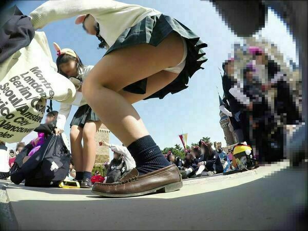 下着ディズニー エロ画像だぜ!夢の国で露出?パンチラに興奮するのはオイラだけじゃないはず♡022
