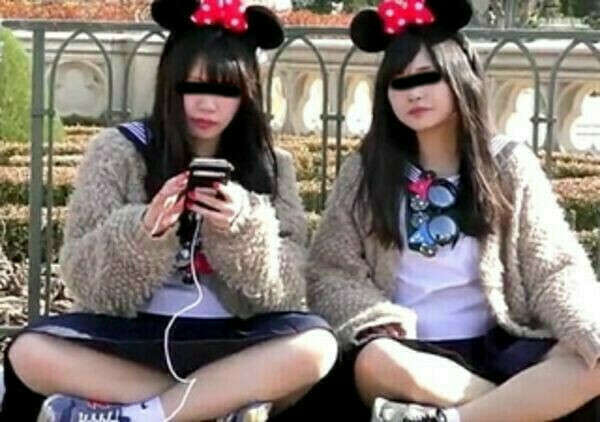 下着ディズニー エロ画像だぜ!夢の国で露出?パンチラに興奮するのはオイラだけじゃないはず♡024