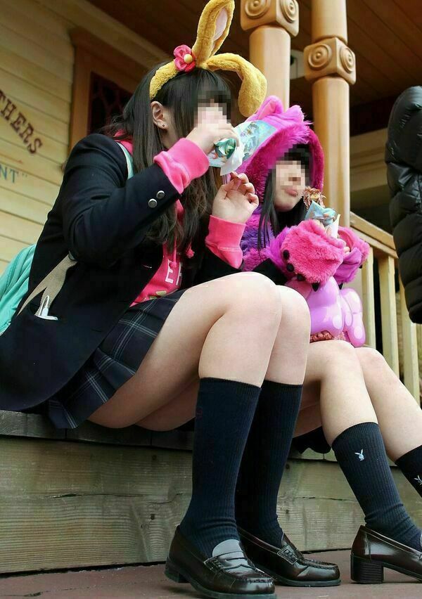 下着ディズニー エロ画像だぜ!夢の国で露出?パンチラに興奮するのはオイラだけじゃないはず♡032