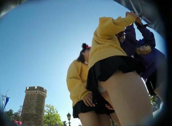 下着ディズニー エロ画像だぜ!夢の国で露出?パンチラに興奮するのはオイラだけじゃないはず♡035