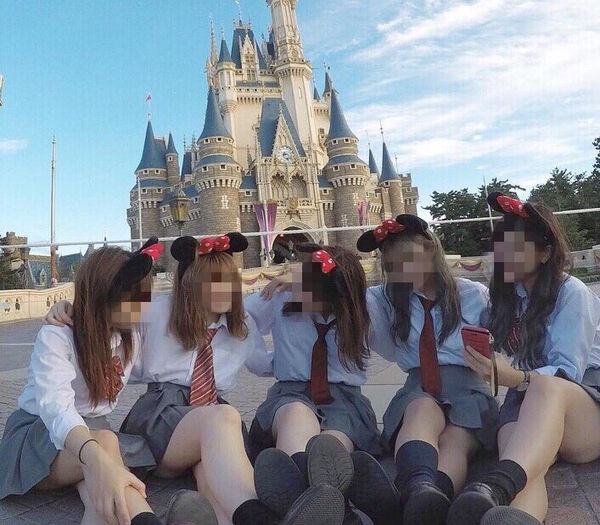 下着ディズニー エロ画像だぜ!夢の国で露出?パンチラに興奮するのはオイラだけじゃないはず♡047