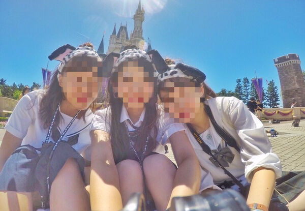 下着ディズニー エロ画像だぜ!夢の国で露出?パンチラに興奮するのはオイラだけじゃないはず♡048