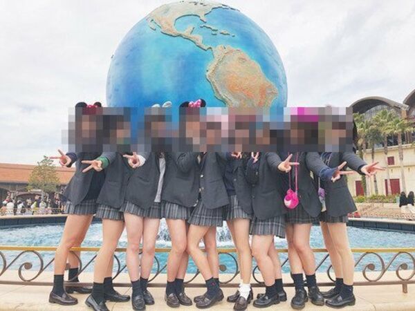 下着ディズニー エロ画像だぜ!夢の国で露出?パンチラに興奮するのはオイラだけじゃないはず♡050