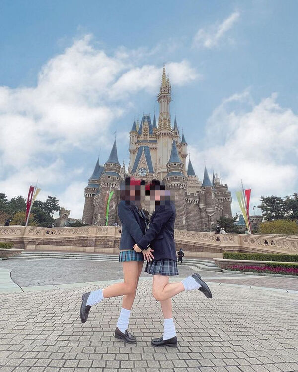 下着ディズニー エロ画像だぜ!夢の国で露出?パンチラに興奮するのはオイラだけじゃないはず♡051
