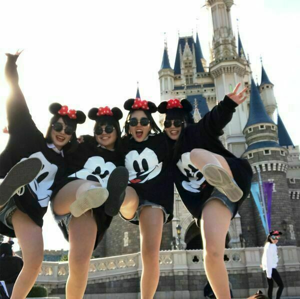 下着ディズニー エロ画像だぜ!夢の国で露出?パンチラに興奮するのはオイラだけじゃないはず♡052
