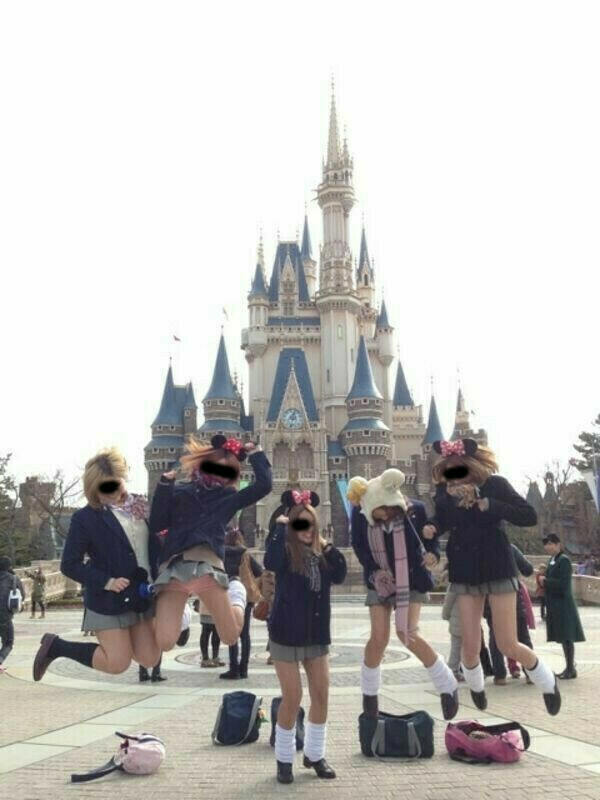 下着ディズニー エロ画像だぜ!夢の国で露出?パンチラに興奮するのはオイラだけじゃないはず♡055