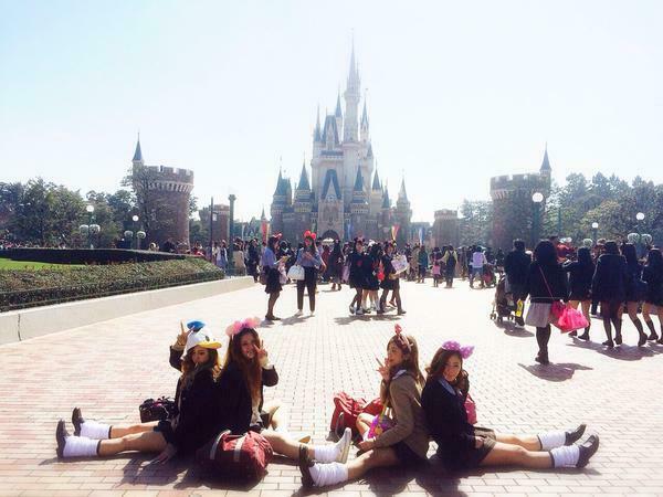 下着ディズニー エロ画像だぜ!夢の国で露出?パンチラに興奮するのはオイラだけじゃないはず♡056