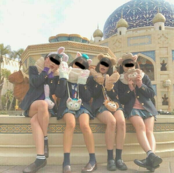 下着ディズニー エロ画像だぜ!夢の国で露出?パンチラに興奮するのはオイラだけじゃないはず♡057