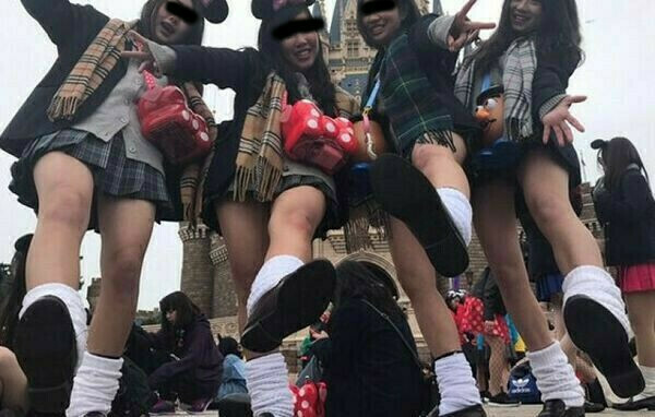 下着ディズニー エロ画像だぜ!夢の国で露出?パンチラに興奮するのはオイラだけじゃないはず♡060